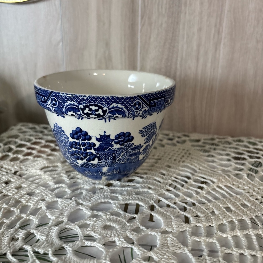 Blue Willow Vintage Ceramic Pudding Bowl England 48